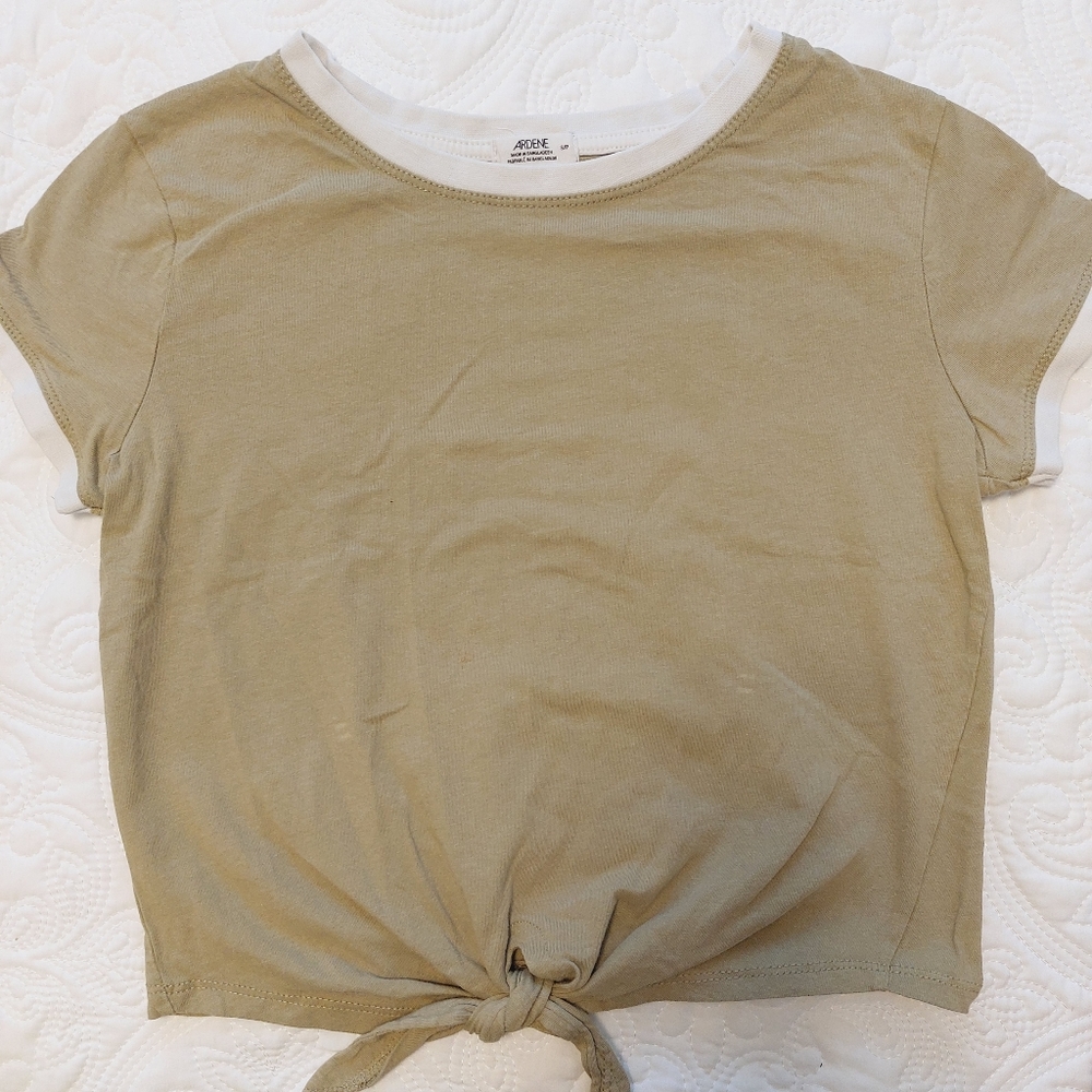 Olive green t-shirt 🌿